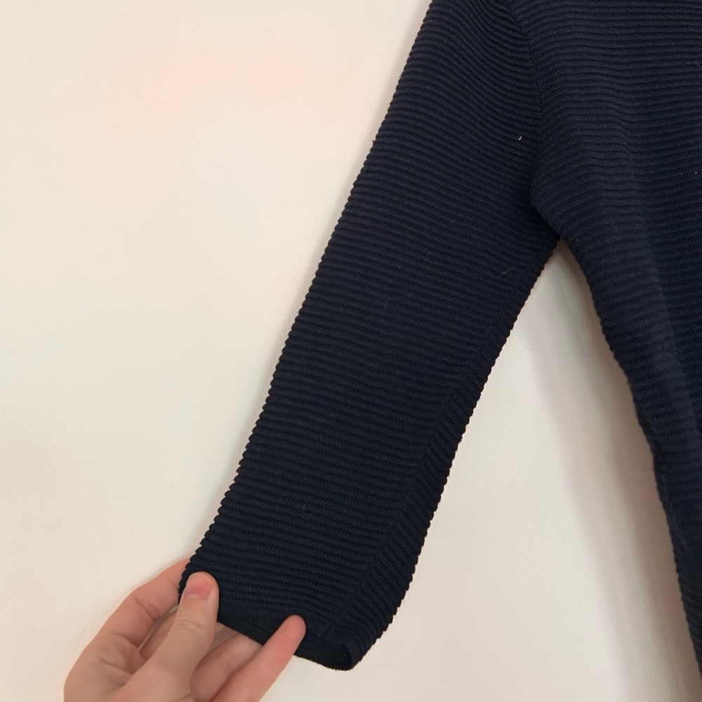 ARITZIA Wilfred Blanchard Sweater
Dark Blue Crew Neck Linen Blend - Picture 5 of 12